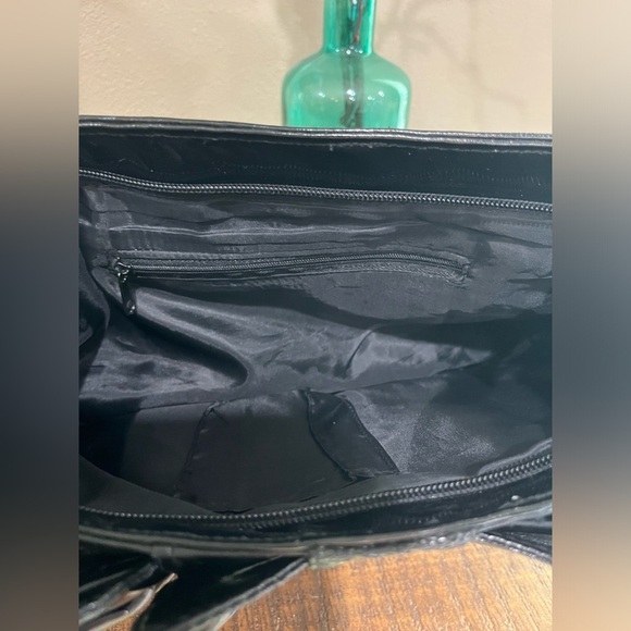 Elegant Black Ruffled Clutch - Picture 4 of 5